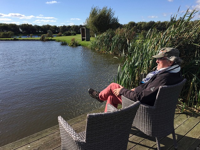 并借助媒体 并借助媒体